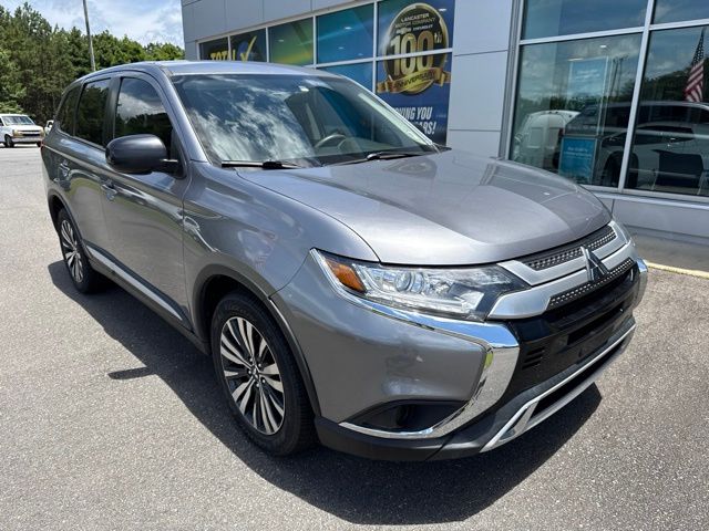 Gray 2019 Mitsubishi Outlander SUV / Crossover Front-Wheel Drive Continuously Variable Transmission