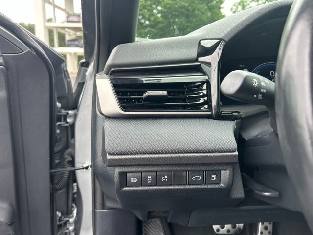 2025 Toyota Camry SE - Photo 29