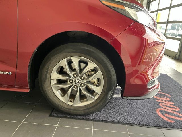 2021 Toyota Sienna LE Red at Community Toyota