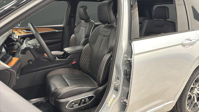 Used 2024 Silver Zynith Jeep Summit Reserve image 9