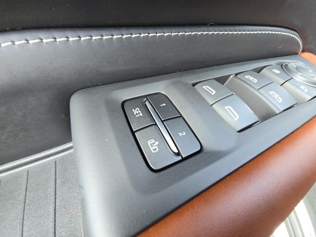 2023 GMC Yukon Denali Ultimate:C02667