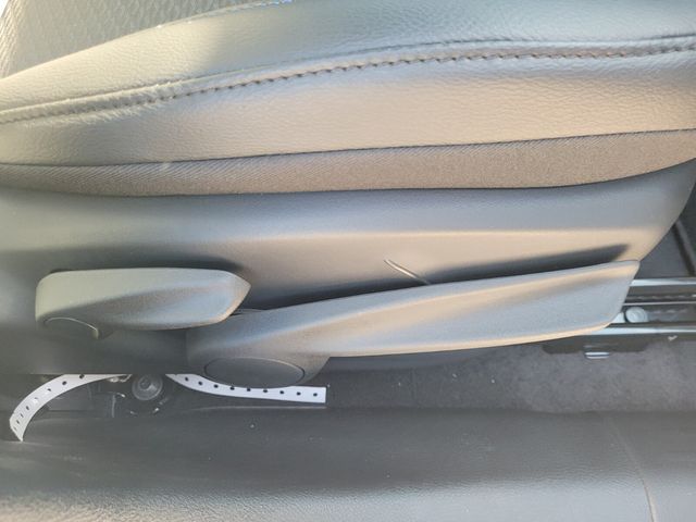 New 2026 White/off-white Jeep Latitude image 16