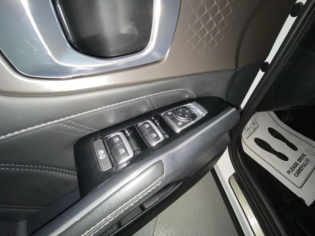 Used 2023 White Kia SX image 13
