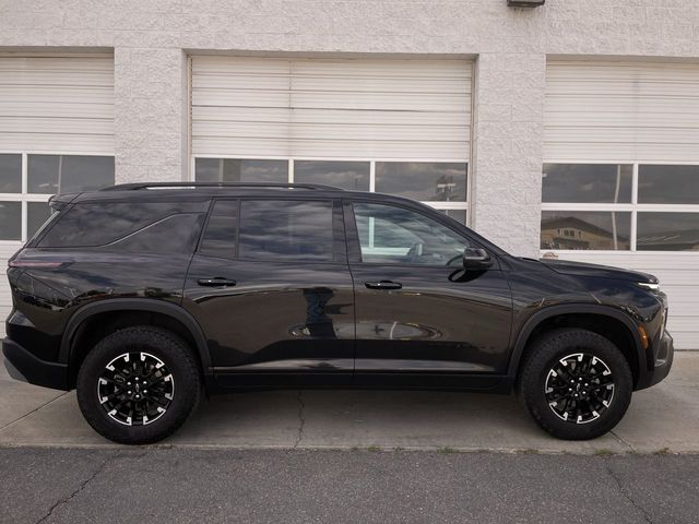 Mosaic Black Metallic 2025 Chevrolet Traverse SUV / Crossover Four-Wheel Drive 8-Speed Automatic