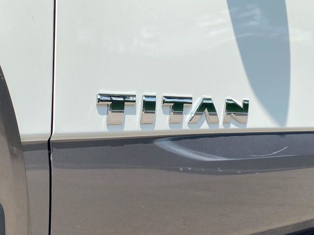 2017 Nissan Titan Platinum Reserve 32