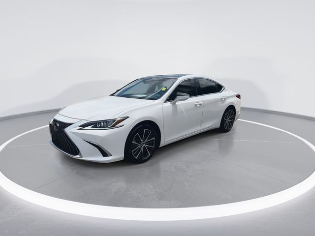 Used 2022 White Lexus 350 image 4