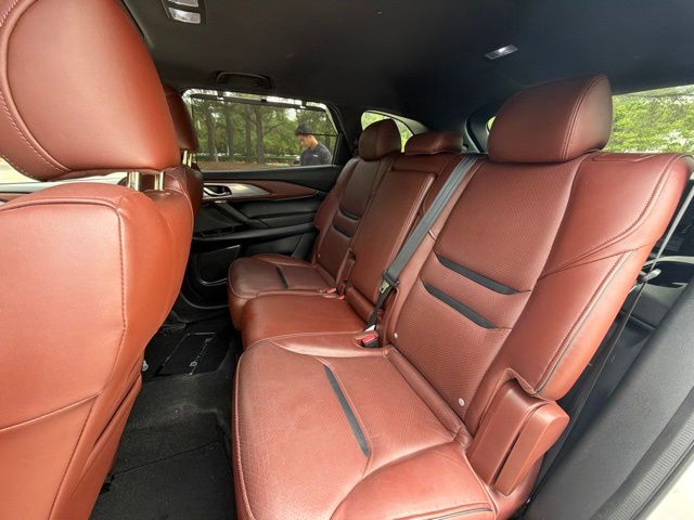 Used 2017 White Mazda Signature image 22