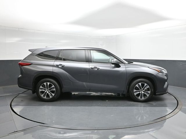 Used 2022 Toyota Highlander Hybrid SUV