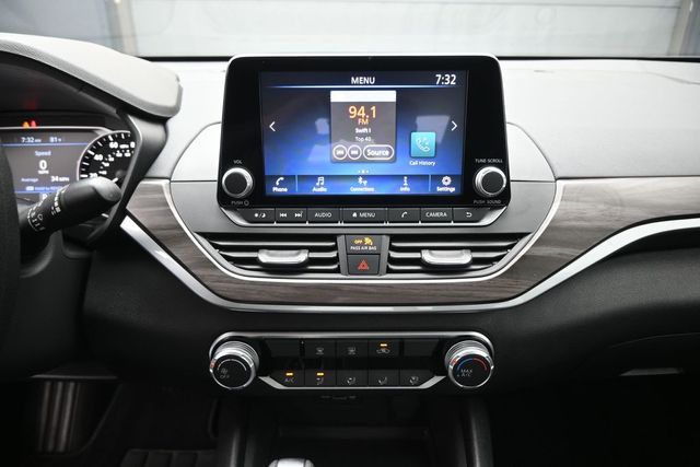 Used 2025 Nissan Altima Sedan