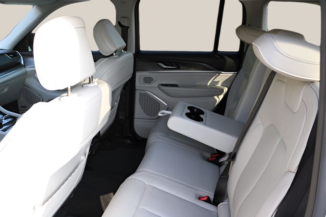 Used Car 2023 Jeep Grand Cherokee  Overland For Sale Under $40,000 In Austin, Texas