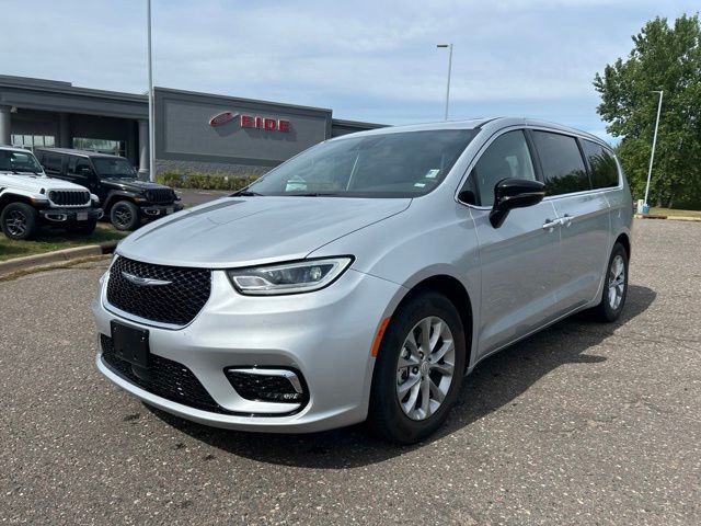 2026 Chrysler Pacifica Limited FWD