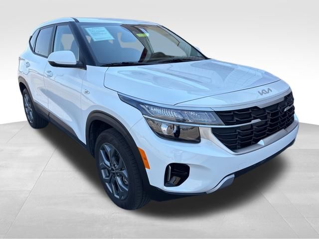 Snow White Pearl 2025 Kia Seltos LX AWD SUV / Crossover All-Wheel Drive Continuously Variable Transmission