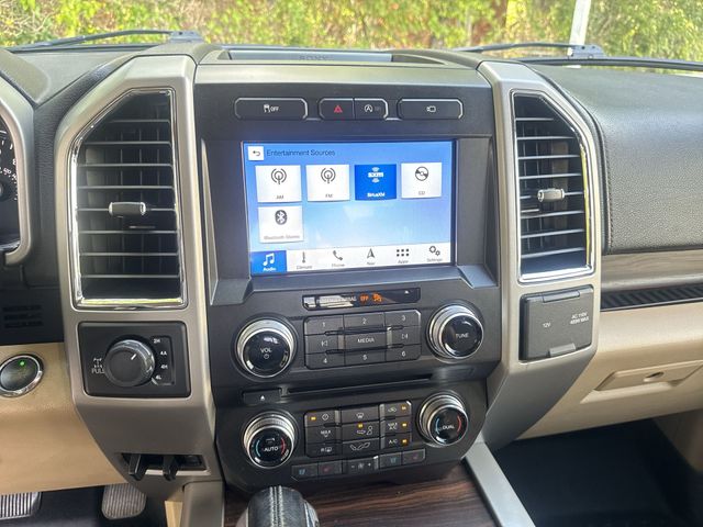 Used 2017  Ford Lariat image 20