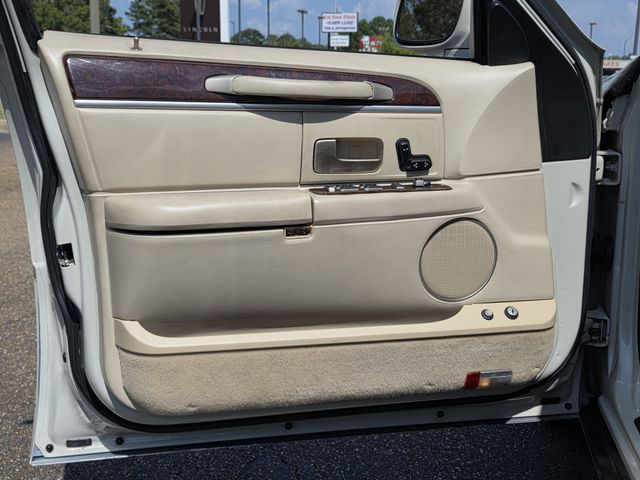 Used 2006 Lincoln Town Car Sedan