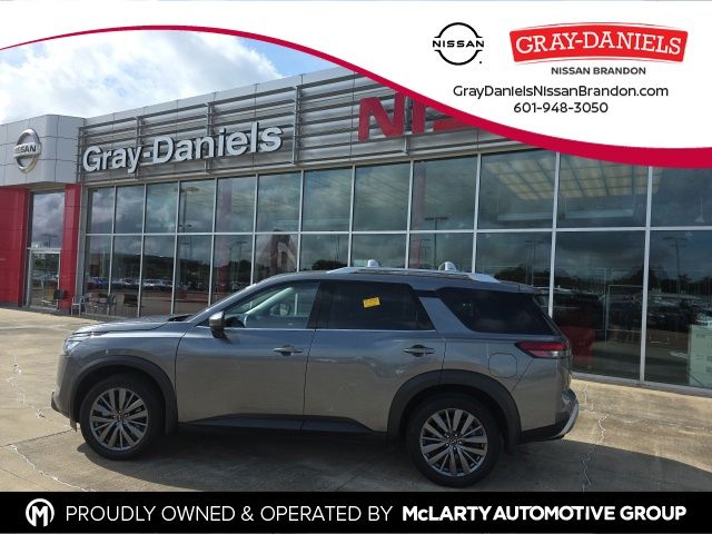 2025 Nissan Pathfinder SL 2WD's photo
