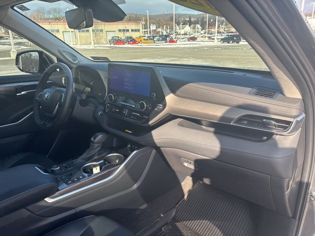 used 2023 Toyota Highlander car, priced at $39,529