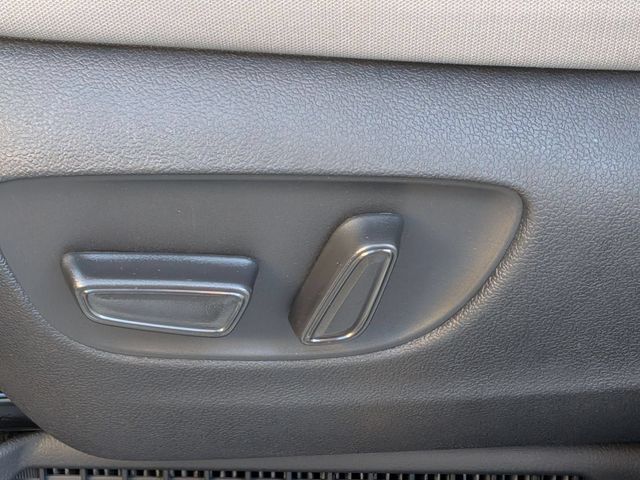 2026 Toyota Sienna LE - Photo 13