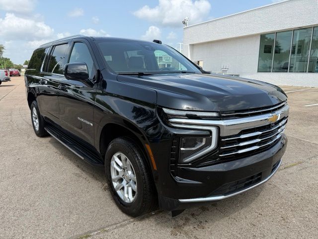 2025 Chevrolet Suburban LT - 0