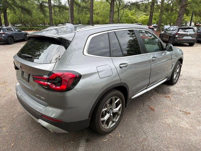 Used 2024 Gray BMW xDrive30i image 5