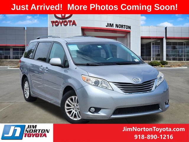 Silver Sky Metallic 2011 Toyota Sienna Minivan Front-Wheel Drive 6-Speed Automatic Overdrive