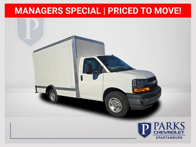 Summit White 2024 Chevrolet Express Chassis 3500 Cutaway 139 Van Rear-Wheel Drive 8-Speed Automatic Overdrive