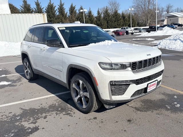 new 2026 Jeep Grand Cherokee car, priced at $43,279