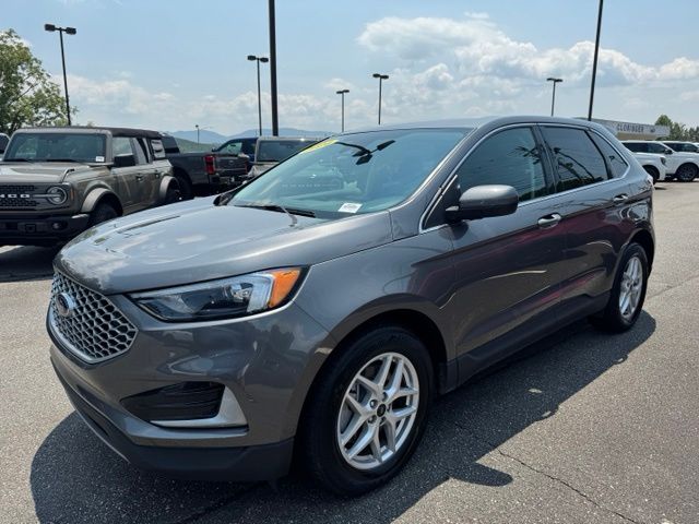 Used 2024 Gray Ford SEL image 3