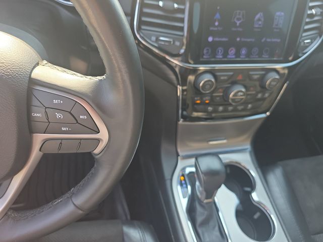 Used 2019 Bright White Clearcoat Jeep Laredo E image 25
