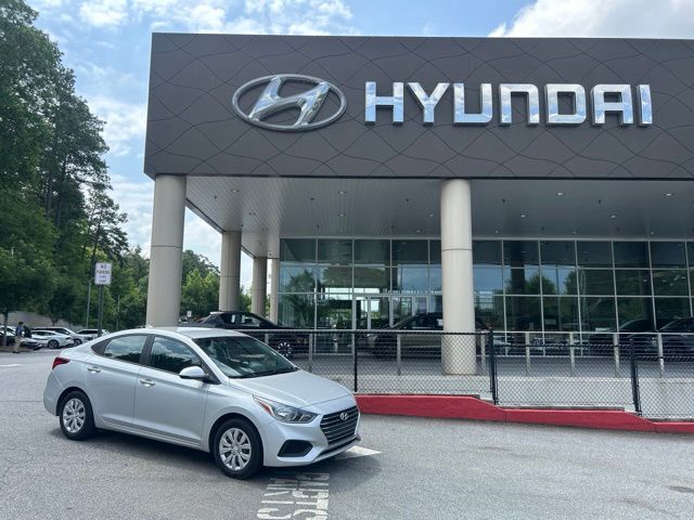 Olympus Silver Metallic 2022 Hyundai Accent Sedan Front-Wheel Drive Continuously Variable Transmission
