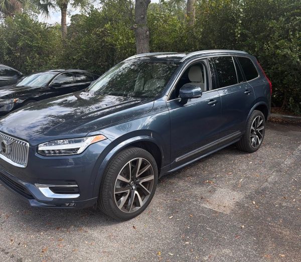 2023 Volvo XC90 B5 Plus