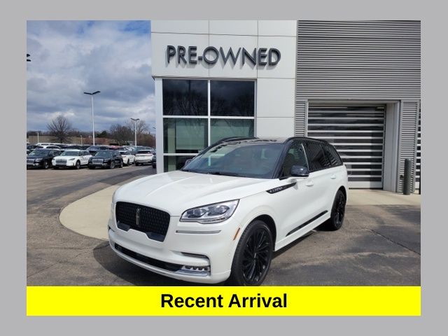 Pristine White Metallic Tri-Coat 2023 Lincoln Aviator Black Label AWD SUV / Crossover All-Wheel Drive Automatic