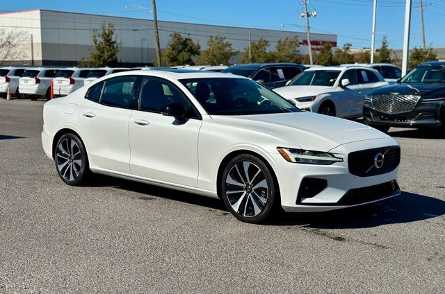 2022 Volvo S60 B5 Momentum