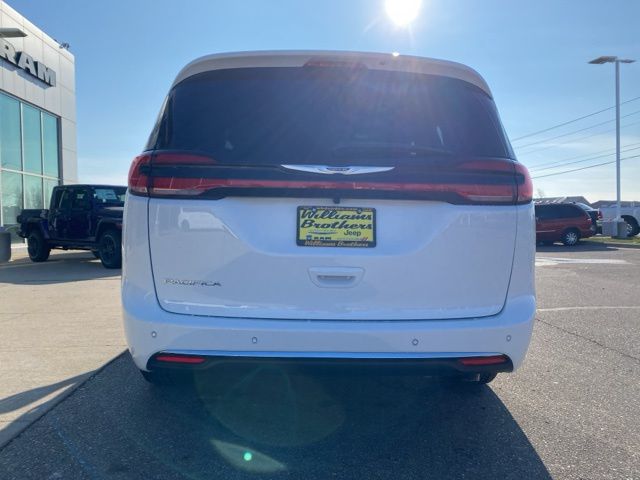 2026 Chrysler Pacifica Select - Bright White Clearcoat exterior view 6