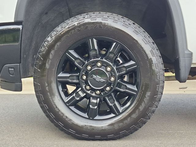 Used 2024 White Chevrolet Custom image 19