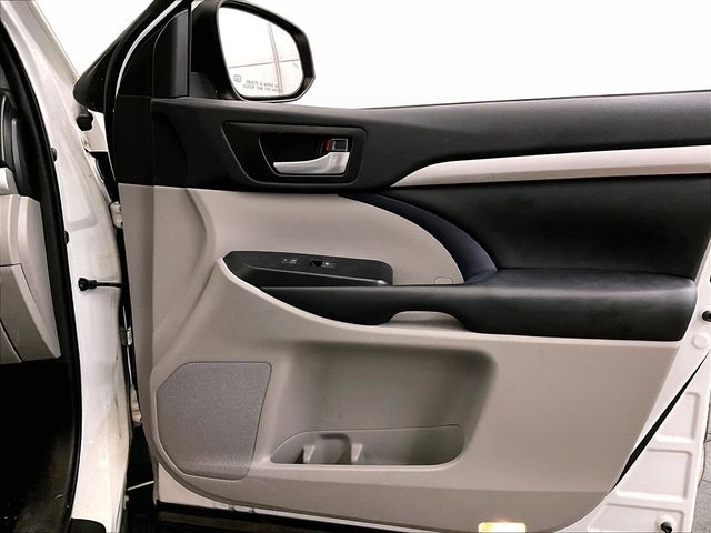2019 Toyota Highlander XLE White at Subaru and VW of Moon Township