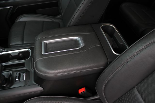 Used 2022 Silver GMC Denali image 19