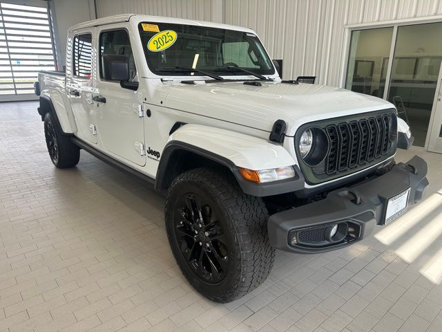 2025 Jeep Gladiator NightHawk Crew Cab 4WD
