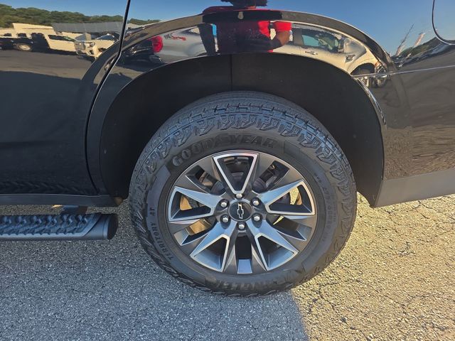 Used 2024 Black Chevrolet Z71 image 35