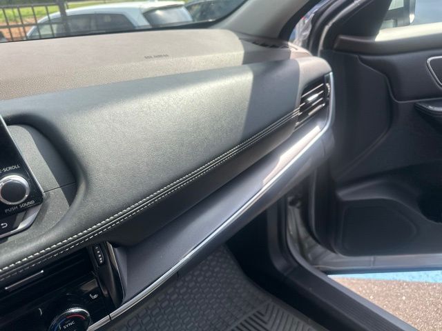 Used 2021 Silver Nissan SV image 7