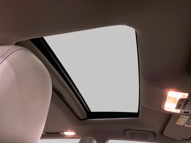 2019 Toyota Highlander XLE White at Subaru and VW of Moon Township