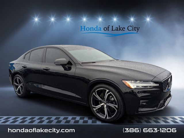 2024 Volvo S60 B5 Core Dark Theme FWD