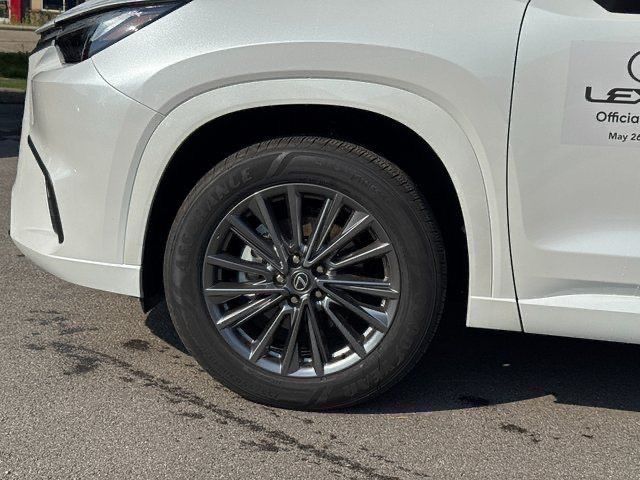 2025 Lexus TX 500h F SPORT Performance Premium photo 9