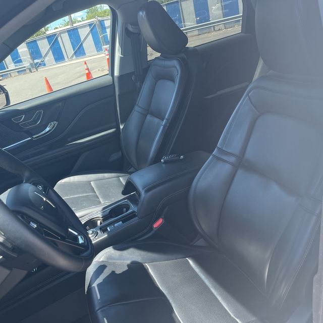 Used 2022 White Lincoln Standard image 5