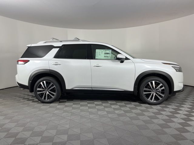 2025 Everest White Pearl Tricoat Nissan Pathfinder Platinum 4X4 SUV