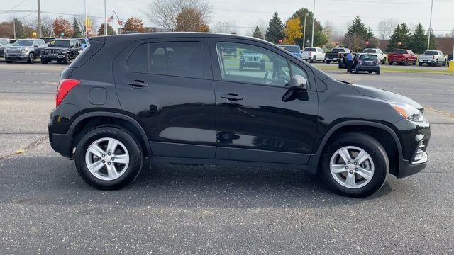 2022 Chevrolet Trax LS 9