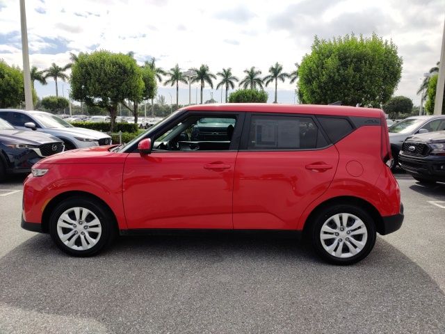 2022 Kia Soul LX 12