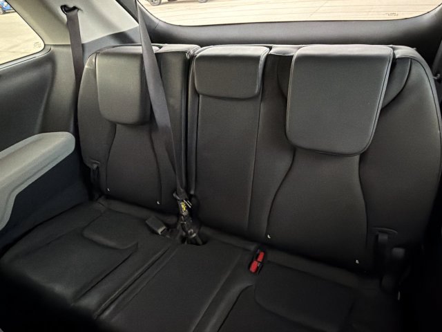 Used 2023 Kia Carnival Van