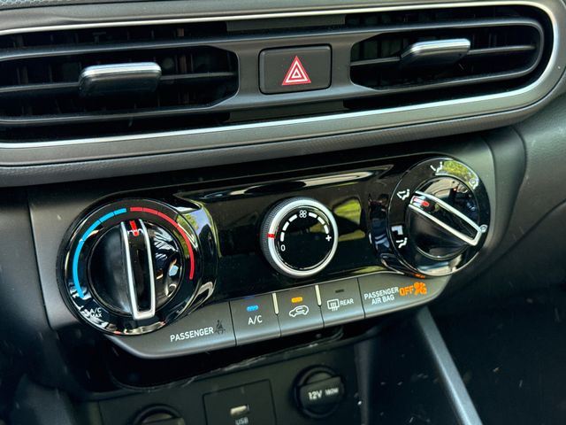 Used 2023 White Hyundai SEL image 24