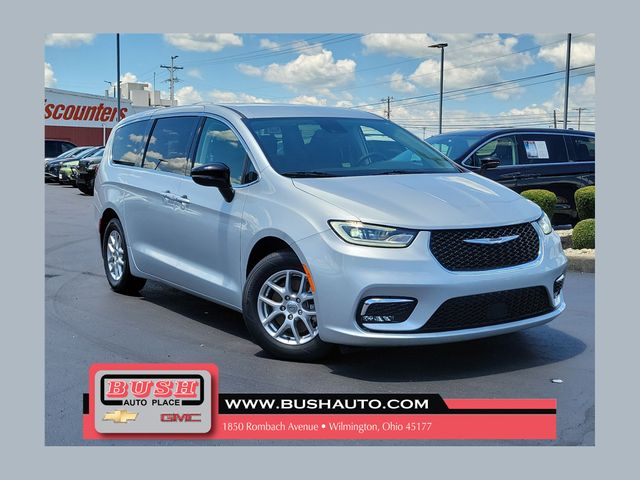 Silver Mist Clearcoat 2024 Chrysler Pacifica Minivan Front-Wheel Drive 9-Speed Automatic