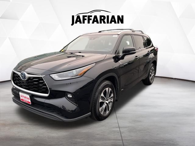 Used 2021 Toyota Highlander Hybrid SUV